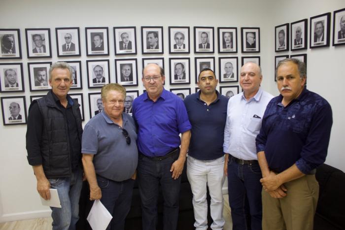 Comitiva de Urubici se reune com o Secretário Nelson Serpa Comitiva de Urubici se reune com o Secretário Nelson Serpa