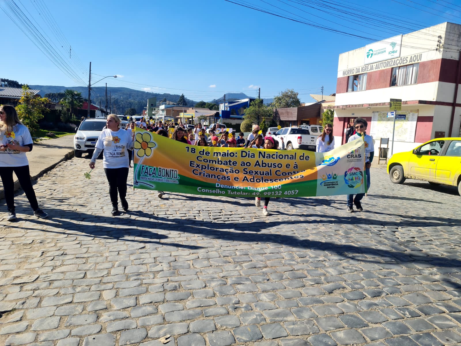 Caminhada de conscientização referente ao Maio Laranja