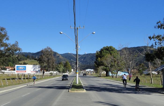 DEINFRA notifica prefeitura para retirada de placas de publicidade na Av. Adolfo Konder DEINFRA notifica prefeitura para retirada de placas de publicidade na Av. Adolfo Konder