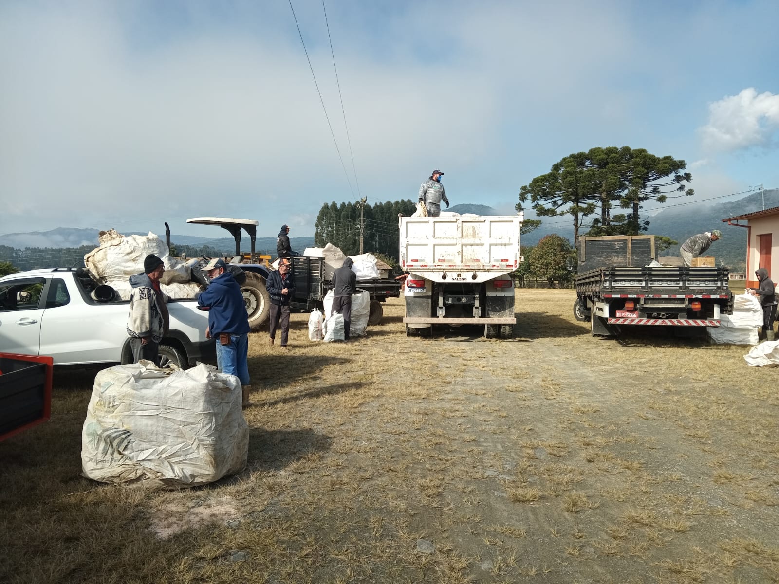 Prefeitura de Urubici | Mais de 5 toneladas de embalagens são retiradas do campo com o Programa Lavoura Limpa