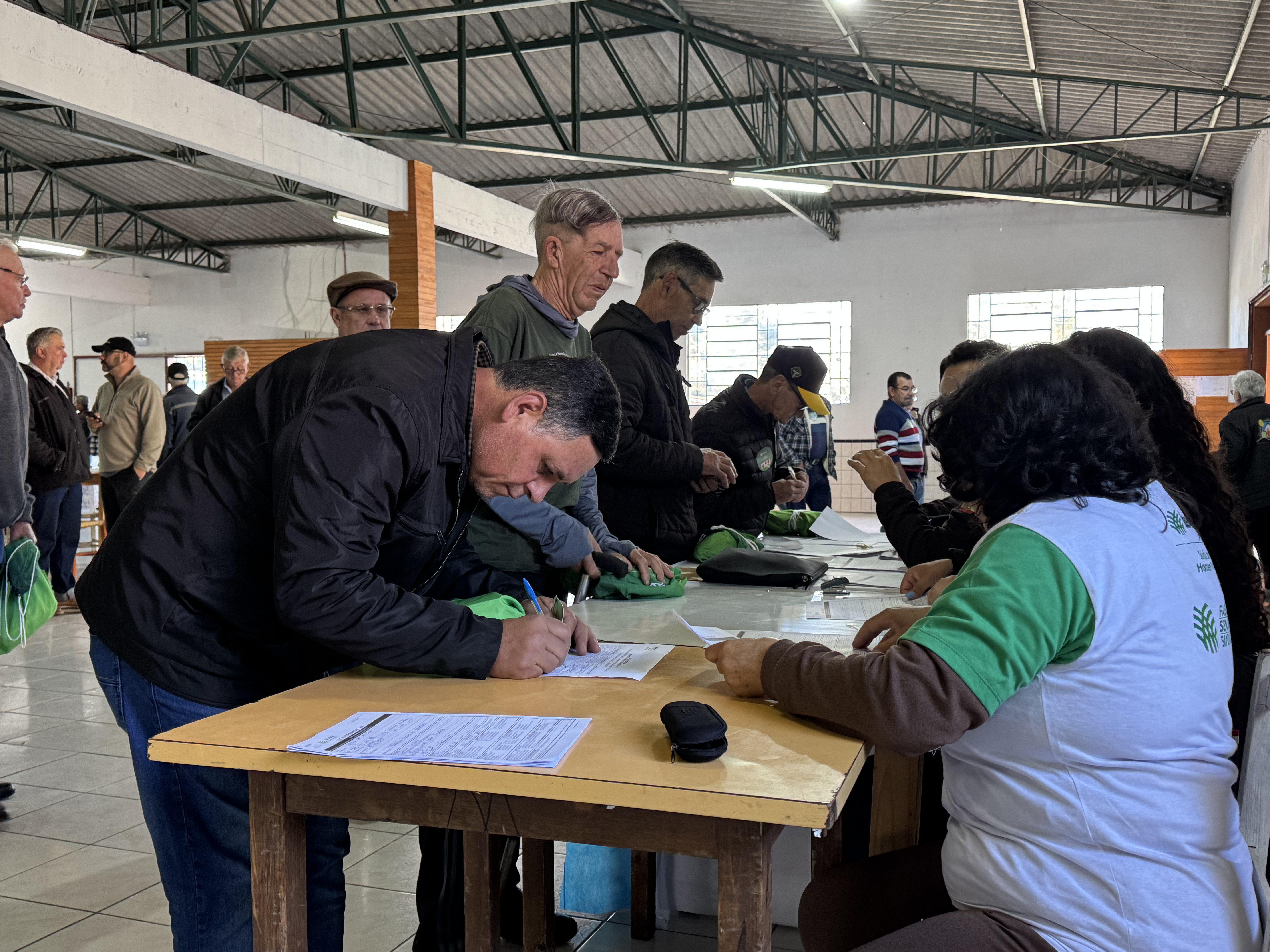 Prefeitura de Urubici | Homens participam de palestras e exames gratuitos em evento de saúde
