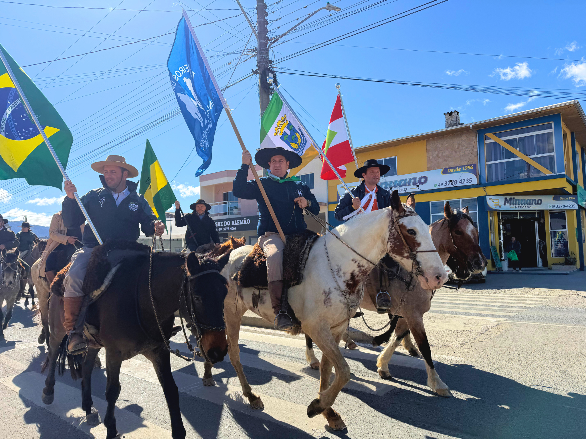 3ª Tropeada da Tradição reúne cerca de 350 tropeiros pelas ruas de Urubici